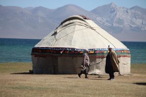 Dia 11 Pareja Kirguisa Lago Son Kul