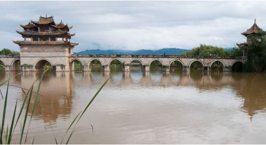 El puente de los dos dragones es una de las maravillas de la ingeniería de Yunnan