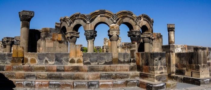 Ruinas Zvarnots de la Catedral de San Gregorio el Iluminador