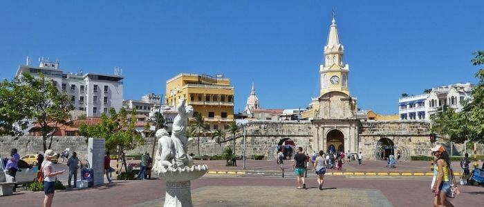 Torre del reloj puerta de entrada a Cartagena de Indias colonial
